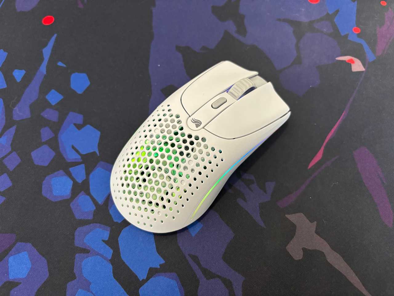 the glorious model o2 wireless gaming mouse on a desk mat