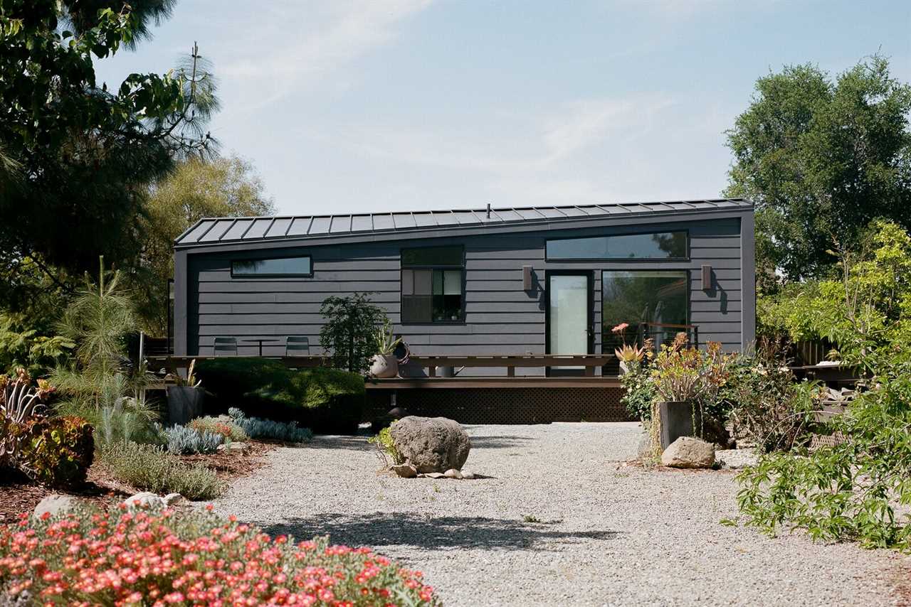 Besides coming in Arctic White or Cyberspace (the charcoal grey shown above), the standard fiber cement lap siding is available in three other colors. The model pictured here also showcases a mirrored layout with the entrance situated on the right.