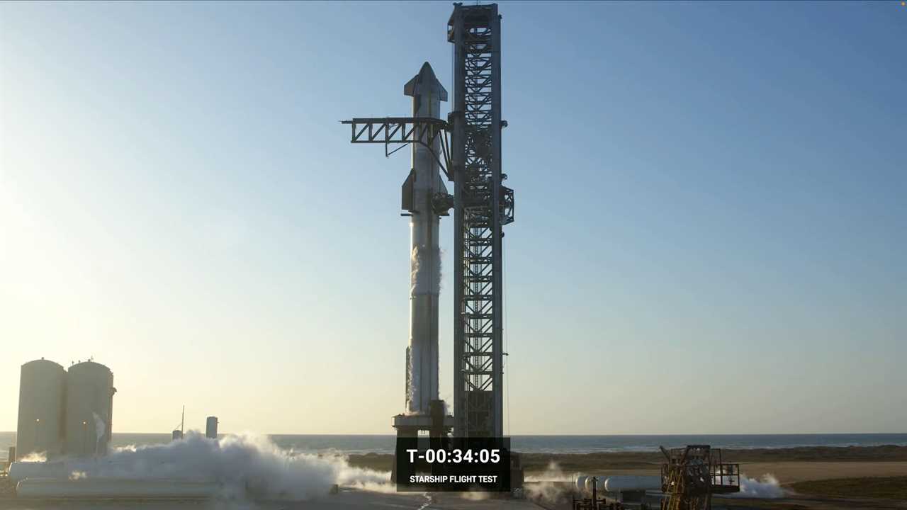 Starship rocket on its launchpad, minutes before its launch