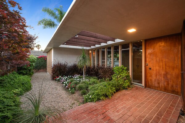 John Lautner’s Legendary Alexander House Hits the Market for $3.4M