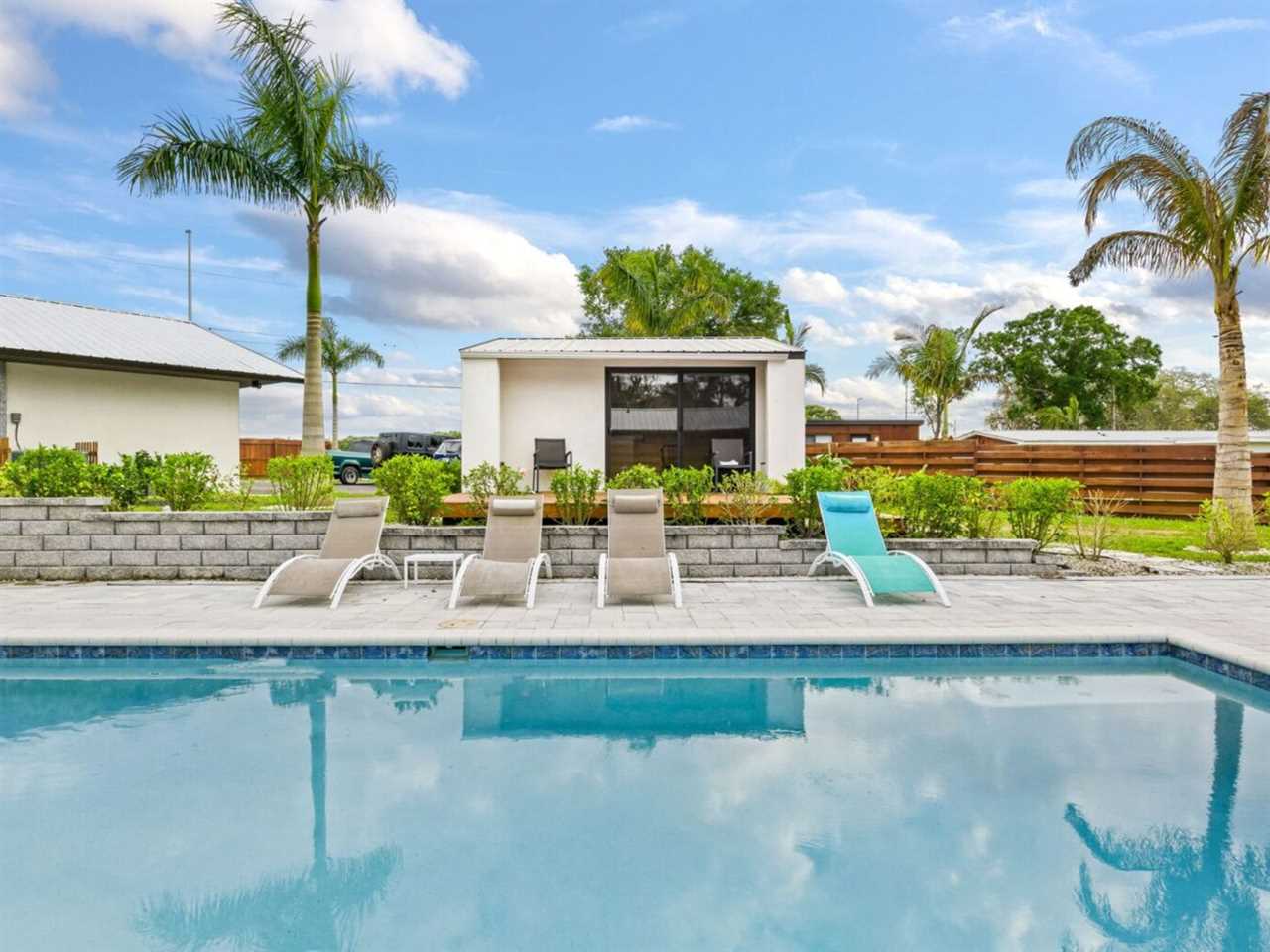 The communal pool in Escape Tampa Bay The Oaks