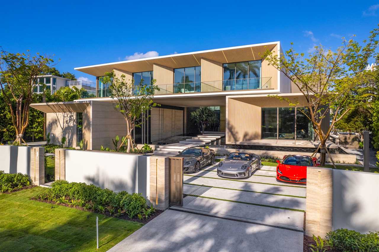 The front of a modern mansion in Miami Beach.