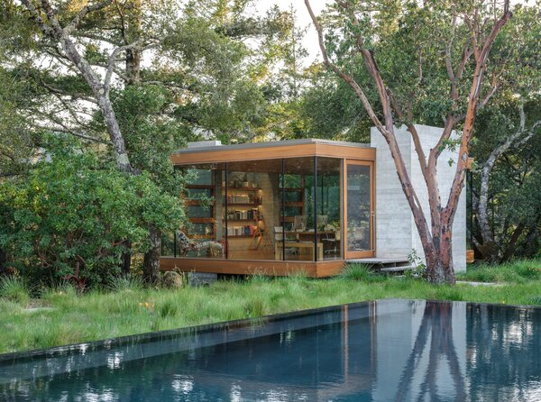 The remote studio/office that Robert Swatt of Swatt Miers Architects designed for a Healdsburg, California, property is marked by glass walls that provide the feeling of working in nature.