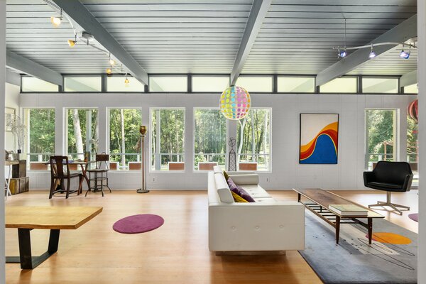 In Florida, a Massive Midcentury Home Hits the Market for $720K