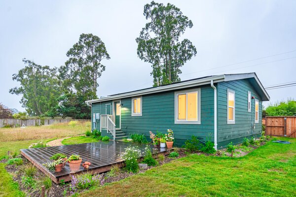 Villa's prefabs are constructed from kiln-dried lumber frames, asphalt roof shingles, and fiber cement lap siding. While they provide the choice between several understated hues for the cladding, Villa can paint the home a custom color for an extra $5.8k—or change out the siding altogether for $18k.