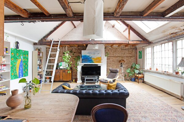 In Central London, a Light-Filled Artist’s Loft Asks £1.5M