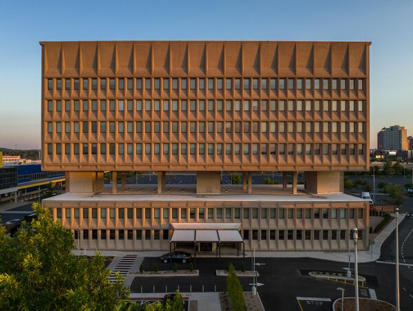 Architect and developer Bruce Redman Becker of Connecticut firm Becker + Becker bought Marcel Breuer’s 1970 Pirelli Building (also known as the Armstrong Rubber Building) in early 2020 and converted the towering brutalist structure into an energy-conscious 165-room hotel.