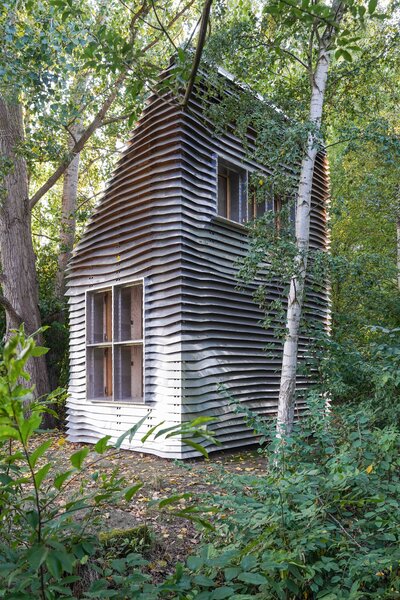 This Micro Cabin Was Assembled by a Team of Two Without Any Nails, Screws, or Tools