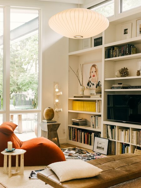 The family room displays Ashley’s reference materials and heirlooms, including a porcelain vase made by her grandmother.