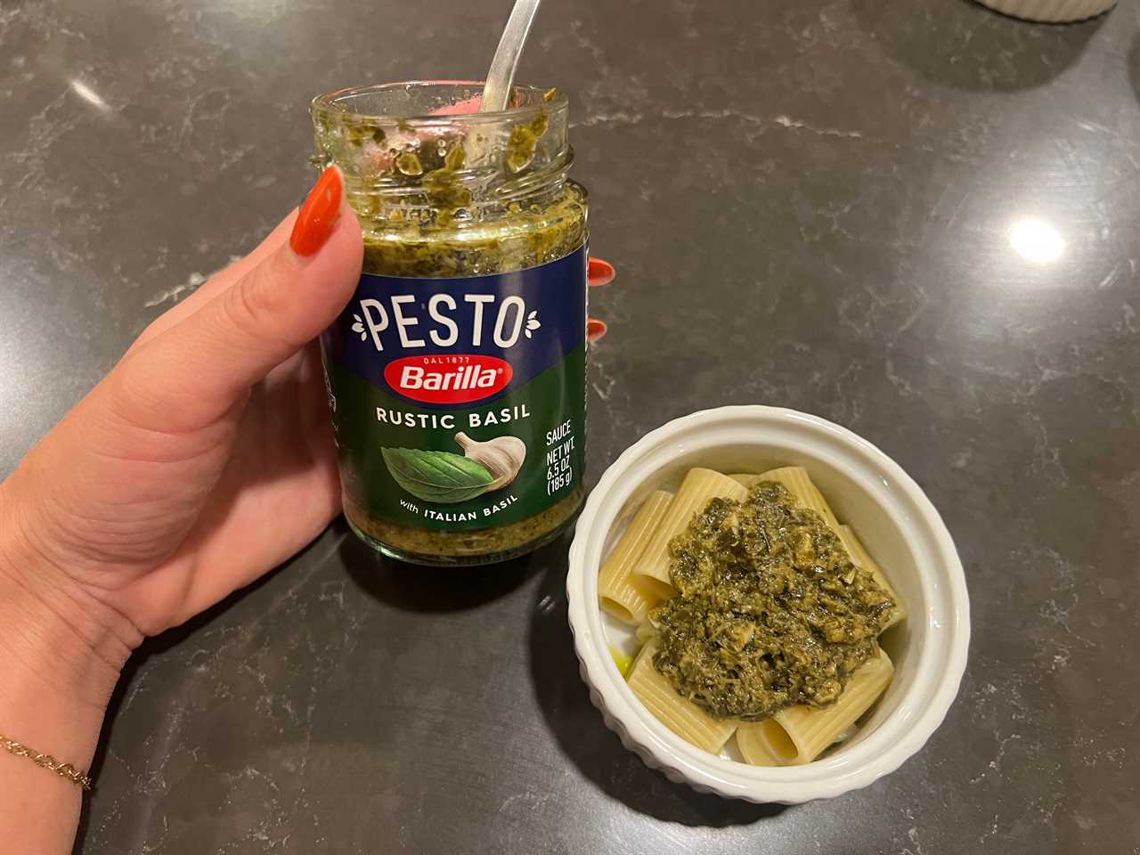 Barilla pesto and rigatoni in a bowl.