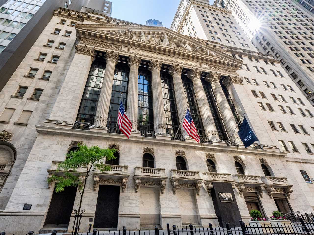 US investors new york stock exchange wall street