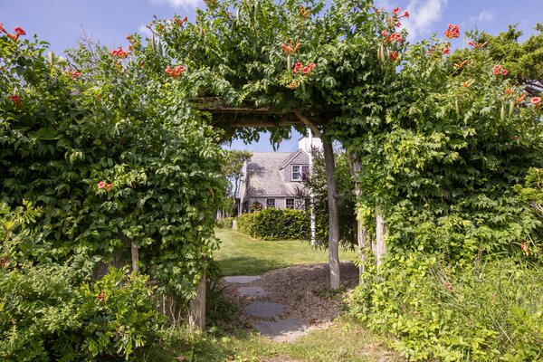 Diane Sawyer Lists Her Legendary Martha’s Vineyard Compound for $24M