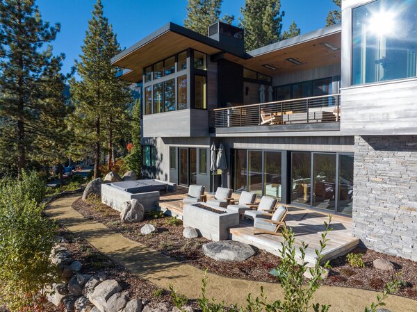 A Mountain Estate With Jaw-Dropping Views of Lake Tahoe Asks $16.5M