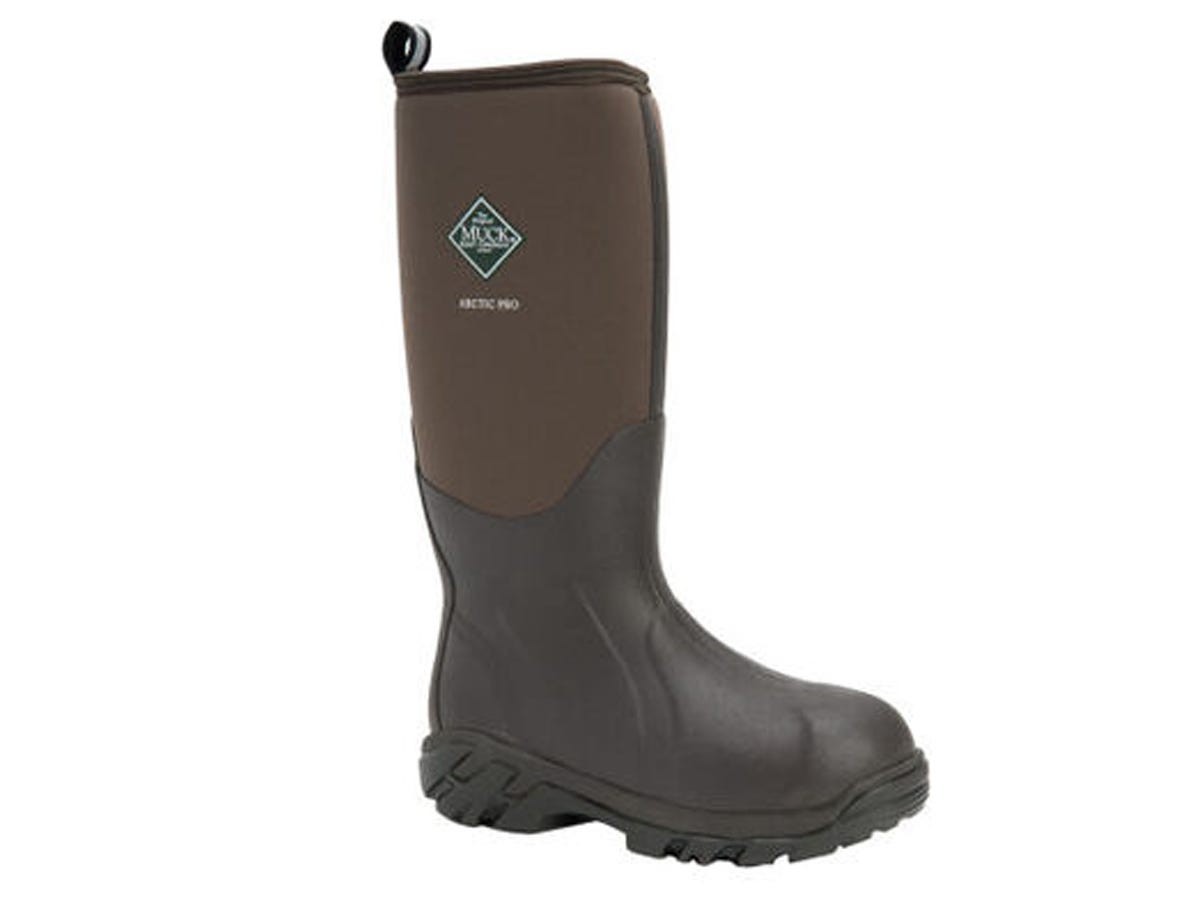 A Muck Boots Men's Arctic Pro at an angle.