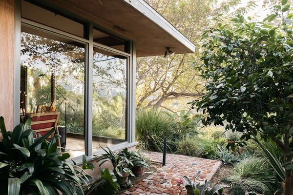 The Midcentury Home of Textile Artist Mary Jane Leland Hits the Market for $1.3M in L.A.