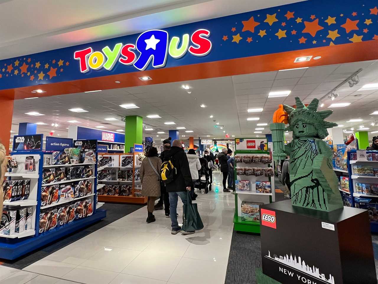 toys r u macys