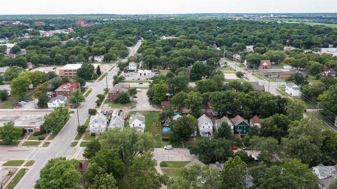 A residential neighborhood near Topeka, Kansas's downtown.