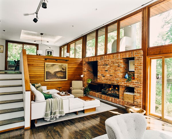 A brick hearth designed by Winter was updated with a gas fireplace. The couple redid the kitchen without enlarging it, in an effort to stay true to Winter’s plan. 