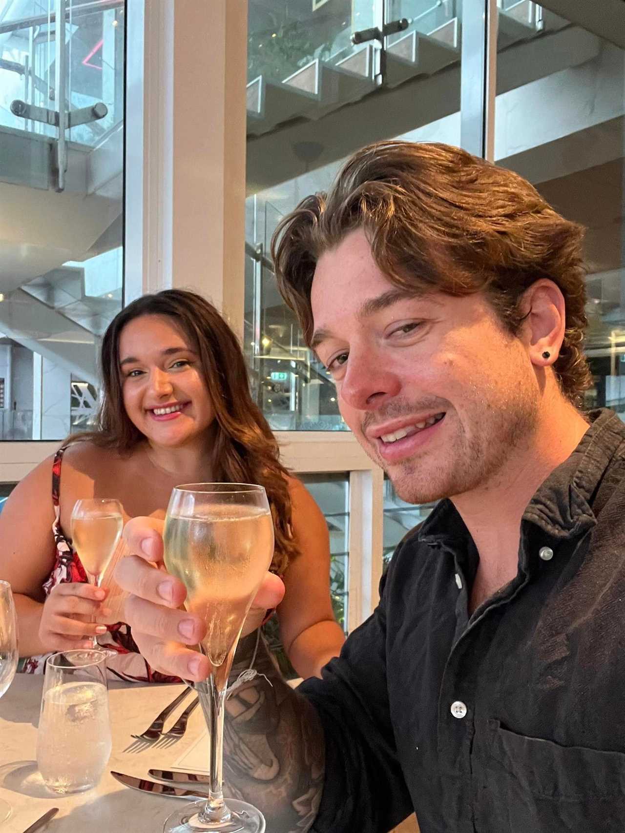 A man and woman at the restaurant.