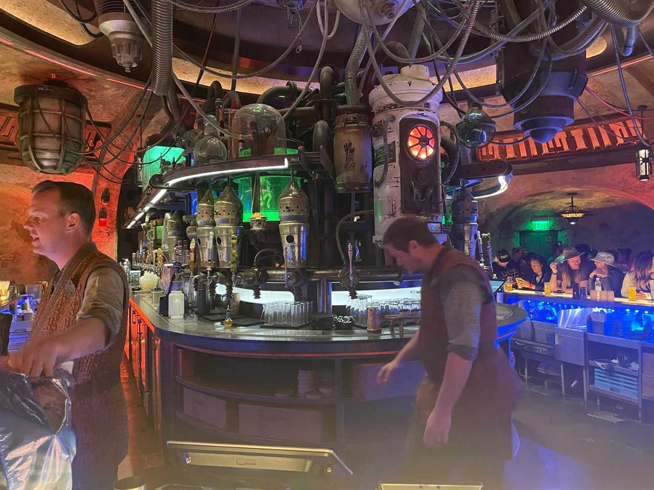 bar at oga's cantina in disney world