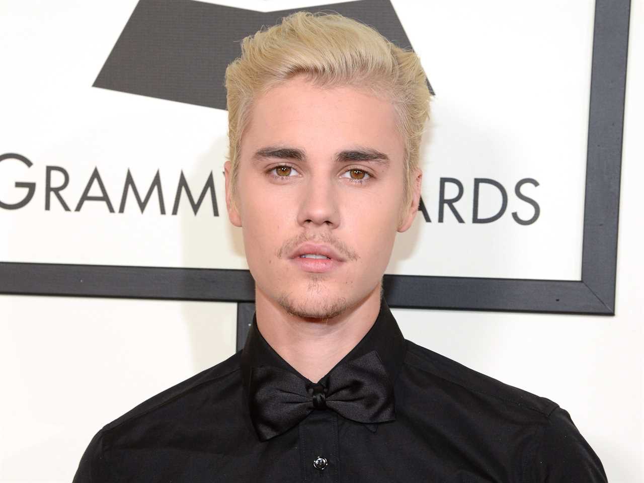 Justin Bieber dressed in black on the Grammys red carpet.