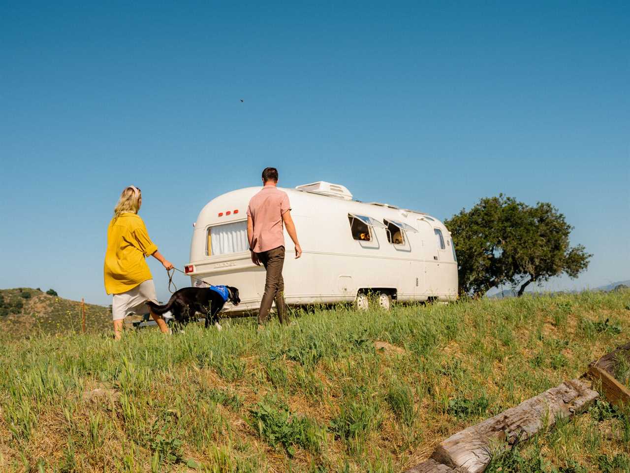 A Roaming Couple Recalibrate a 1975 Argosy for Creative Work and Off-Grid Bliss