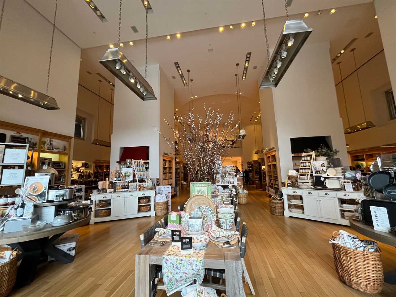 The entrance to Williams Sonoma.