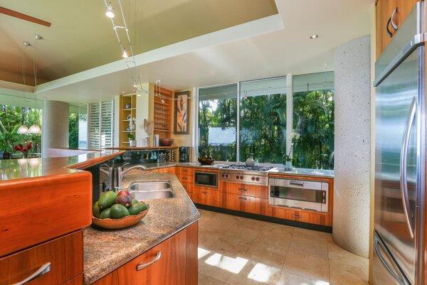 Bestselling Author Kristin Hannah’s Former Hawaii Home Seeks $8.9M