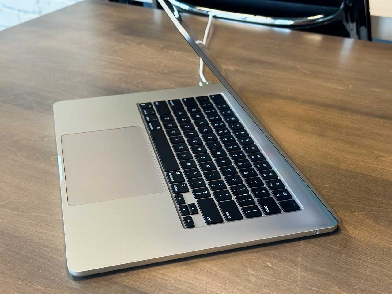 M3 MacBook Air Starlight