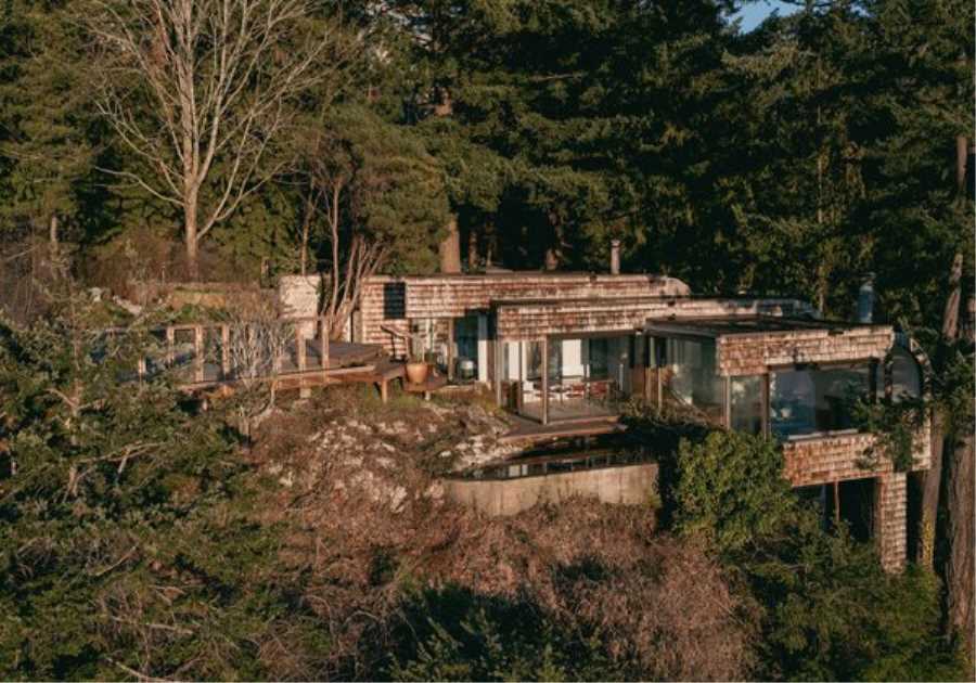 In West Vancouver, Architect Barry Downs’s Cliffside Home Seeks $4.6M