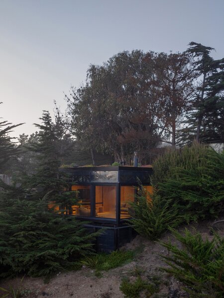 By the time he reached out to the architects, the client, Chilean real estate developer Andrés Galesio, had already identified a location for the cabin. It was right by the edge of a bluff on his steep, half-acre yard, set some 300 feet above sea level, with cypress trees all around.