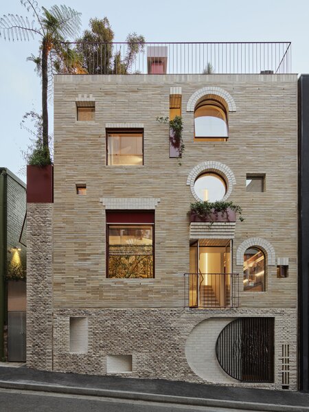 Mix-and-Match Windows Are Only the Start of the Fun at This Warehouse-Turned-Residence in Sydney