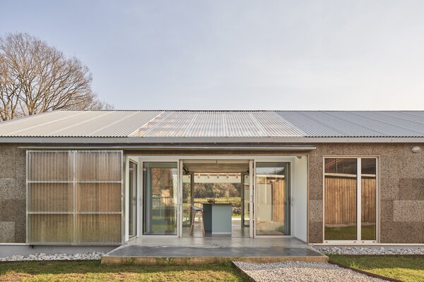 A Greenhouse Warms Up This Cork-Covered Prefab in the Spanish Countryside