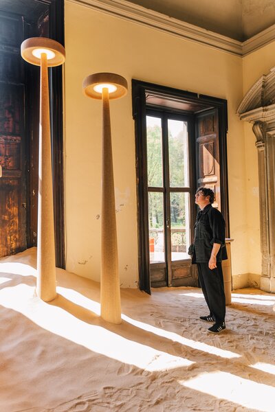 Just inside the villa’s main entrance under high ceilings painted with flaking frescoes, mushroom-like lamps by Harry Thaler Studio sprouted out of improbable dunes. I mentioned surrealism, right?