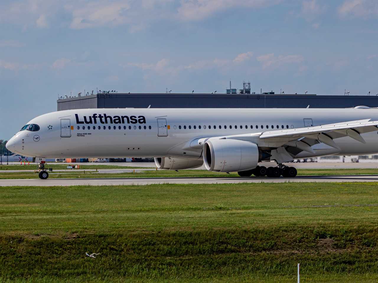 Lufthansa Airbus A350-900.