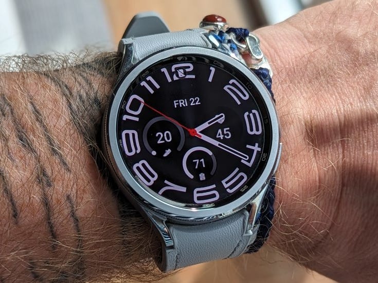 The main screen of a Samsung Galaxy Watch 6 Classic