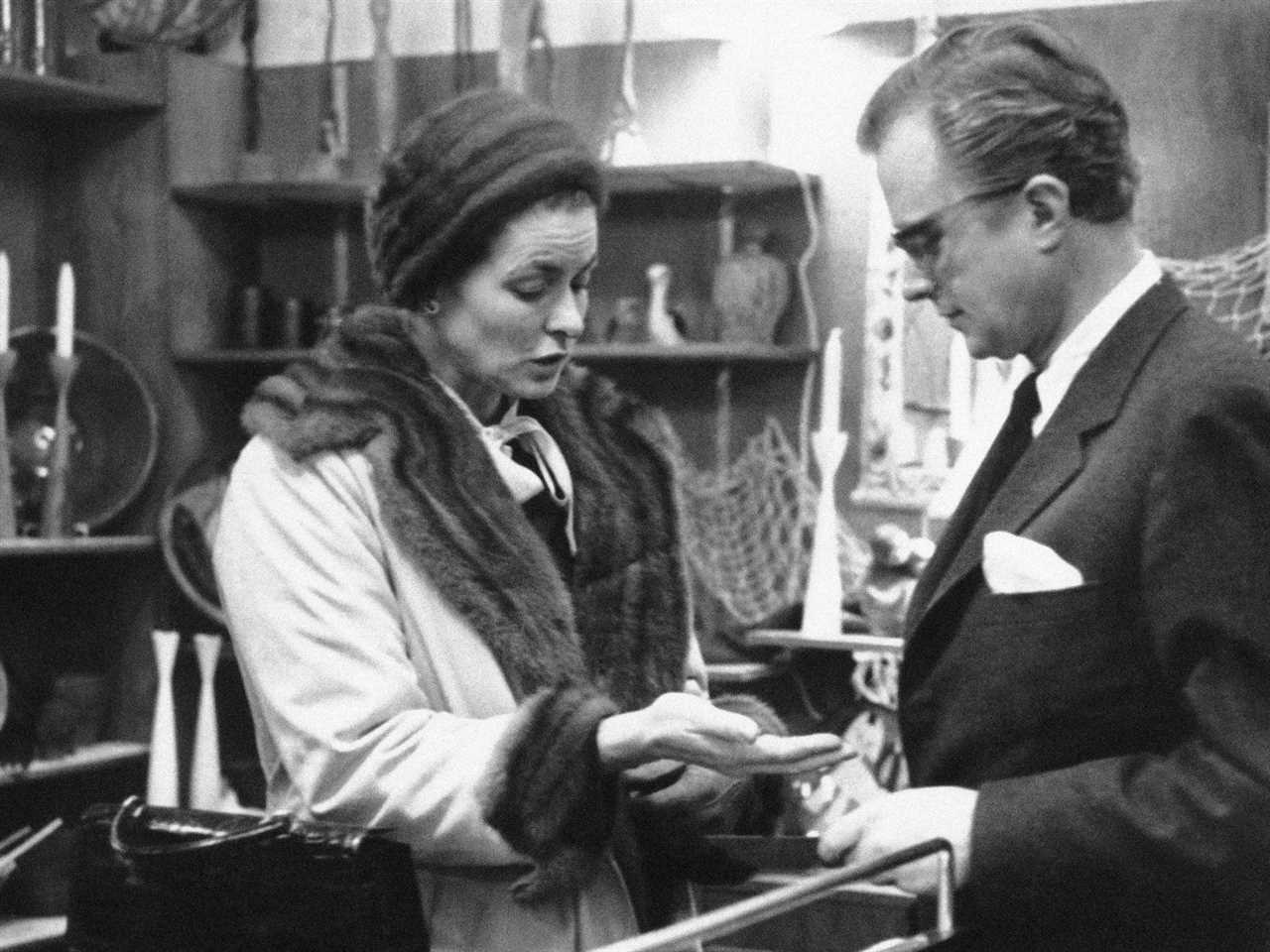 Ingrid Bergman and her husband, Lars Schmidt, in an airport gift shop in 1959