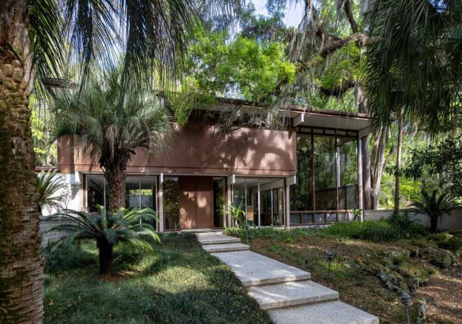 This $1M Midcentury Stunner Just Hit the Market for the First Time in 50 Years