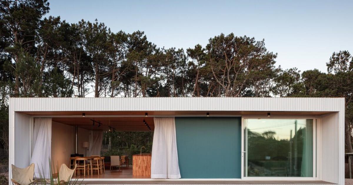 iHouse’s Customizable Prefab Homes Have Huge Glass Sliders That Connect Them to Their Setting
