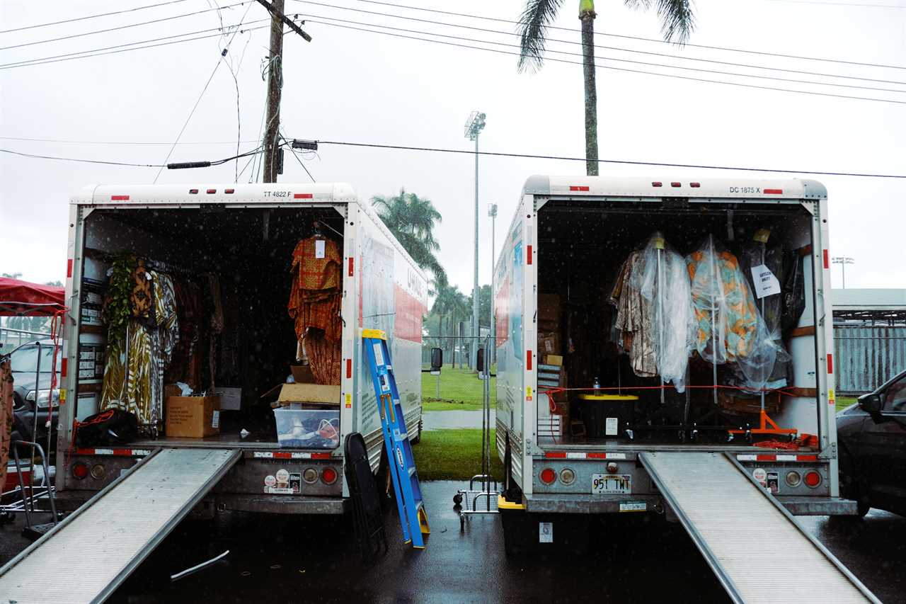 Unloading the trucks with the crafts.