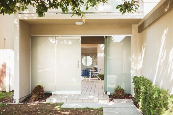 Two Side-by-Side SoCal Homes Designed by Clifton Jones Jr. Seek $1.4M