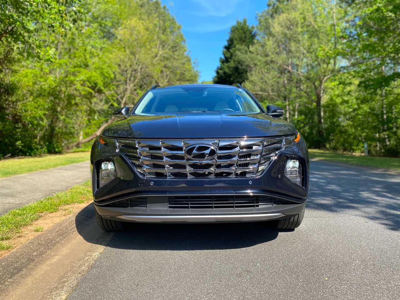 The front grille of a 2024 Hyundai Tucson Hybrid Limited SUV.