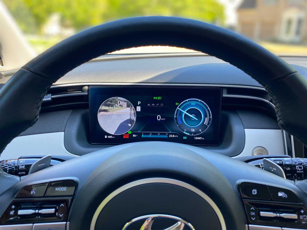 The Hyundai Tucson Hybrid's instrument cluster with its driver's side blind spot monitor camera activated.