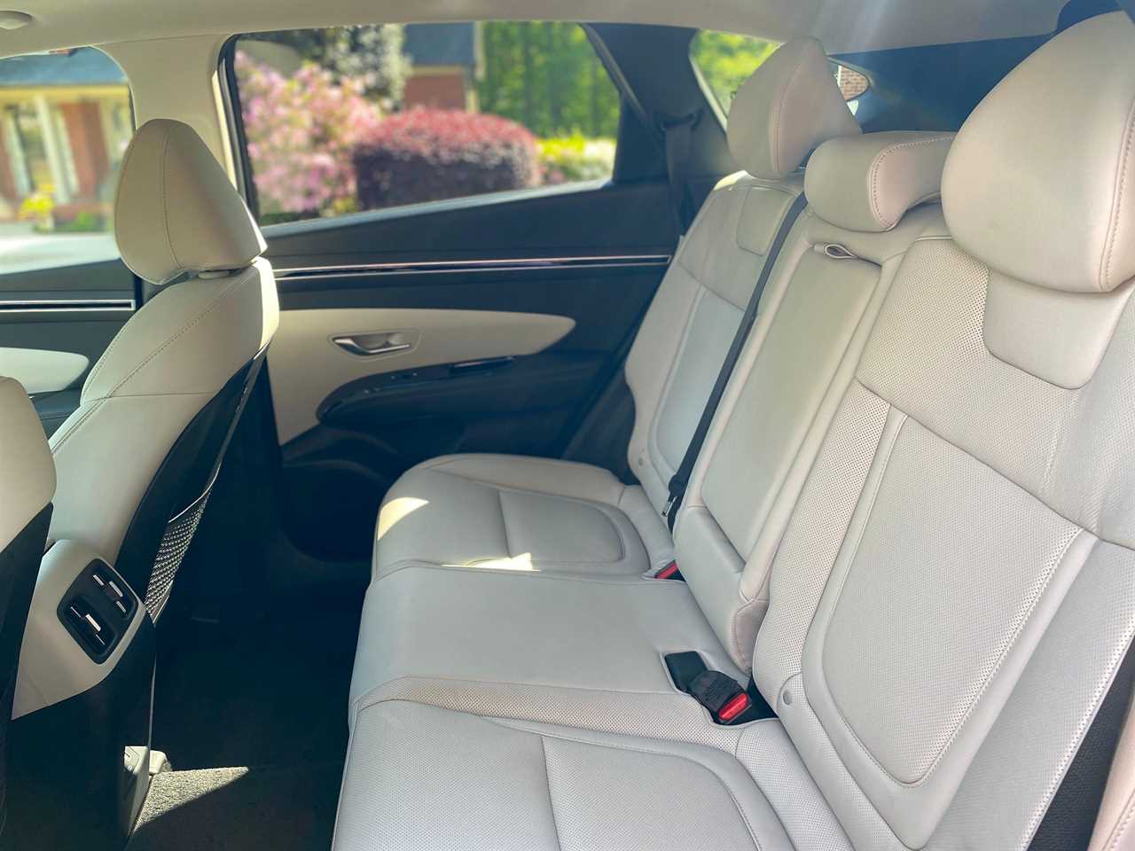 The white leather back seats of a 2024 Hyundai Tucson Hybrid SUV.