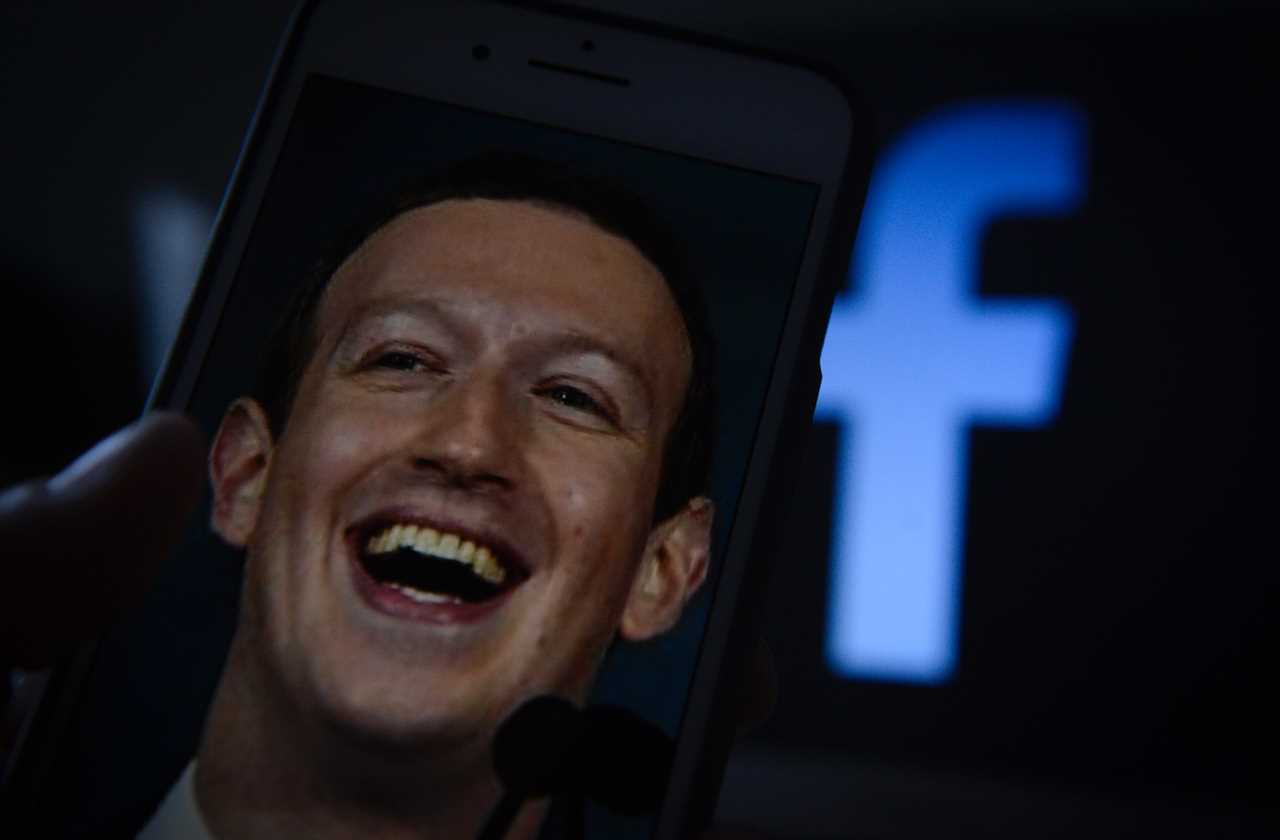 Mark Zuckerberg smiling