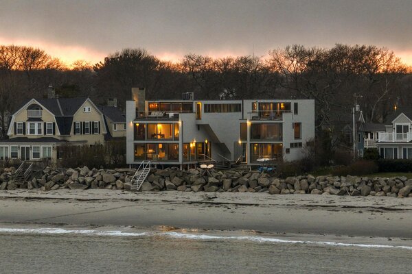 A Kennebunkport Beach Compound Offers Panoramic Views for $8.8M