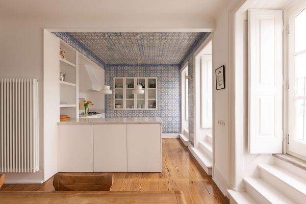 Traditional blue and white <i>azulejos </i>tiles define the bright kitchen.