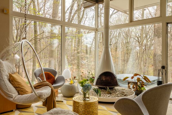 The artist's studio was designed by Thaddeus Longstreth, a longtime associate of Neutra's, a little over a decade after the home's initial construction.