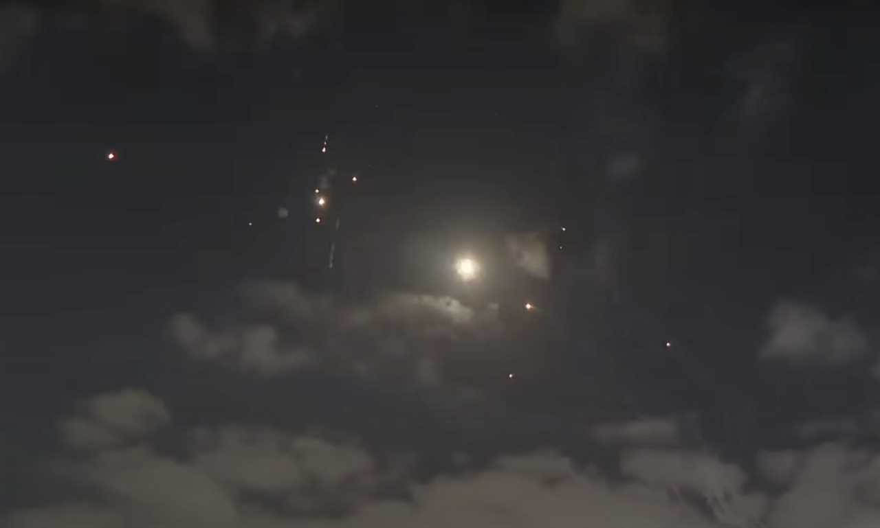 Powerful Explosions Rock Tel Aviv and Haifa as Iran Strikes Israeli Cities in Overnight Barrage