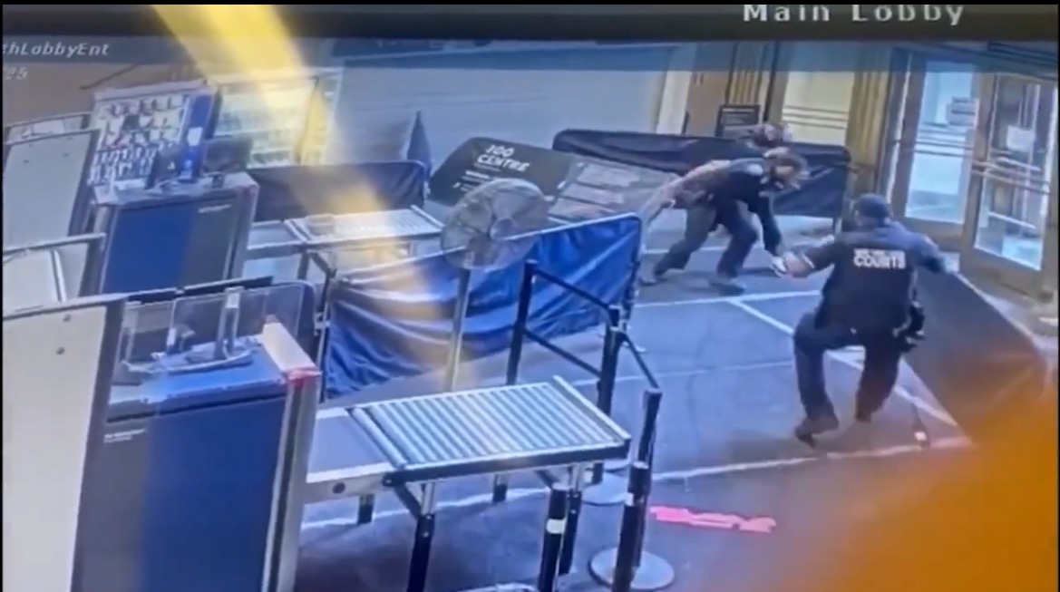HORROR: Knife-Wielding Man with 18 Prior Arrests Slashes Two Court Officers in Manhattan Criminal Court (VIDEO)